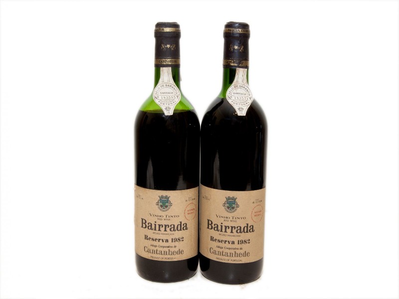 DUAS GARRAFAS DE VINHO TINTO DE MESA DA BAIRRADA
