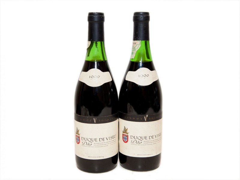 DUAS GARRAFAS DE VINHO TINTO DE MESA DO DÃO