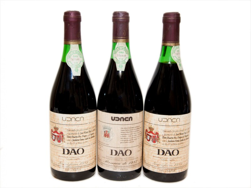 TRÊS GARRAFAS DE VINHO TINTO DE MESA DO DÃO