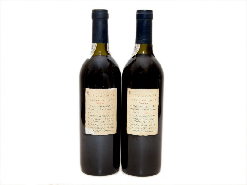 DUAS GARRAFAS DE VINHO TINTO DE MESA DO DOURO