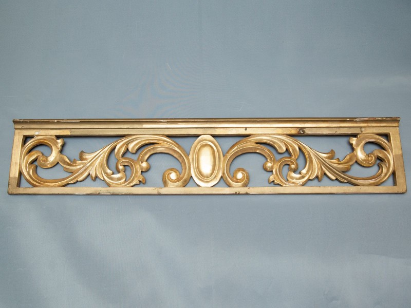 ORNAMENTO DE SUSPENSÃO EM TALHA DOURADA