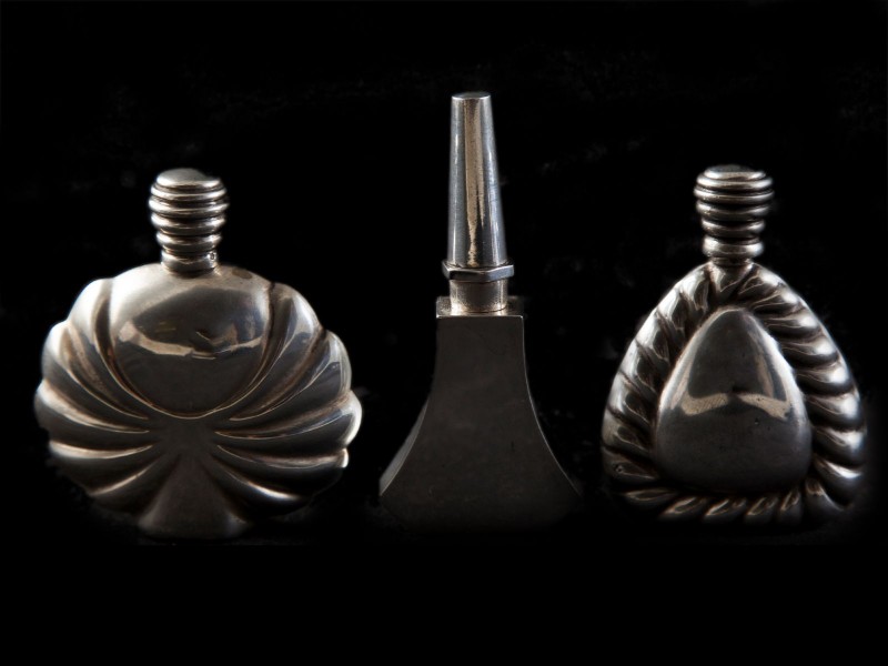 TRÊS FRASCOS DE PERFUME