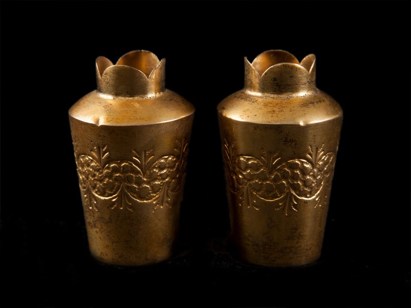 PAR DE JARRAS DE BORDO RECORTADO