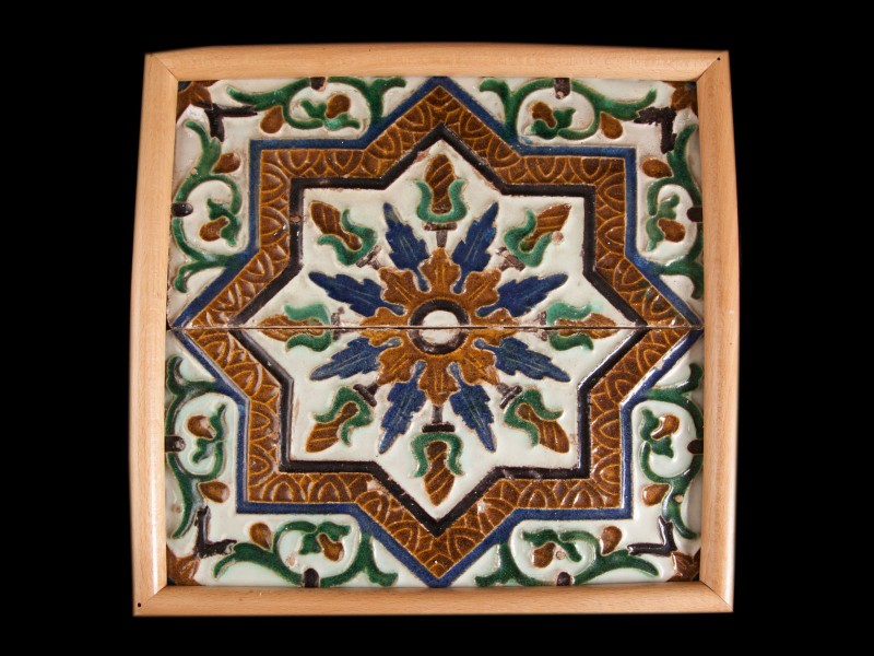 PAINEL DE AZULEJOS “HISPANO-ÁRABE”