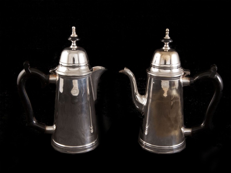 DUAS CAFETEIRAS
