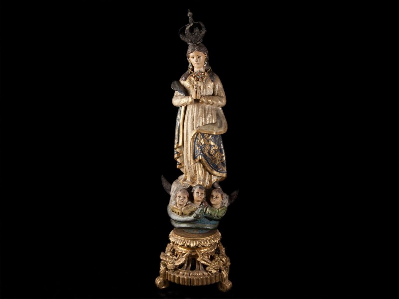 NOSSA SENHORA DA CONCEIÇÃO COM BRINCOS E COLAR EM OURO