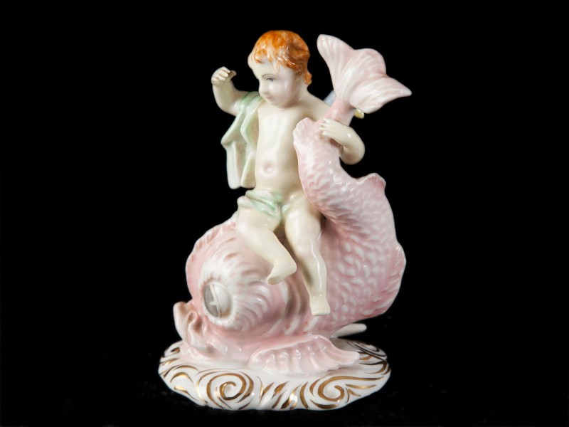 ESCULTURA “PUTTI COM GOLFINHO ALADO”