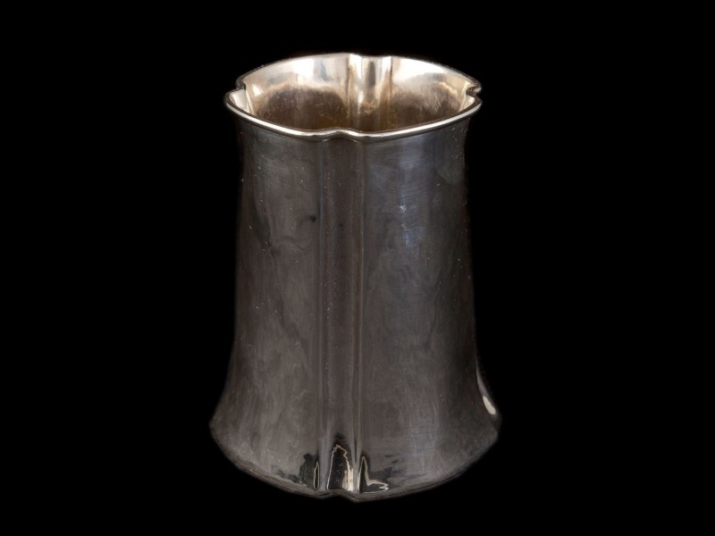 JARRA MODERNISTA DE BORDO RECORTADO
