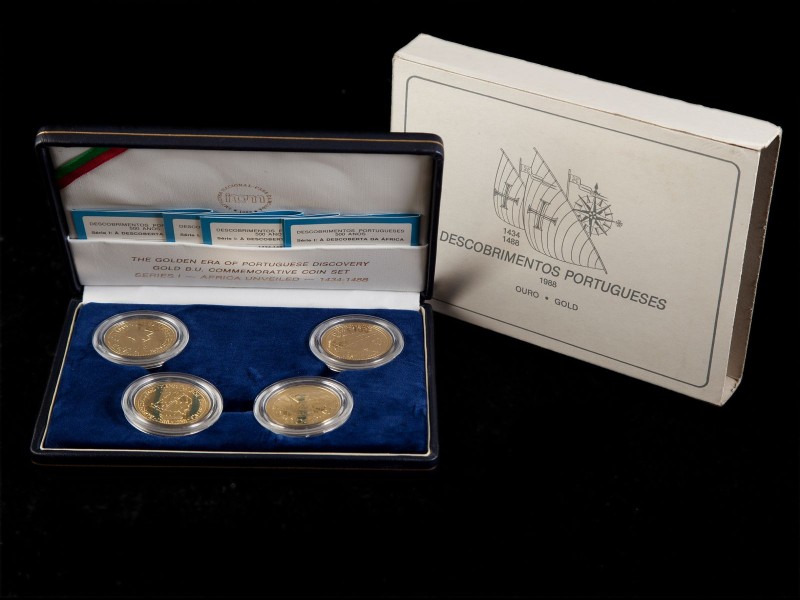 QUATRO MOEDAS EM OURO DE (100 ESCUDOS)