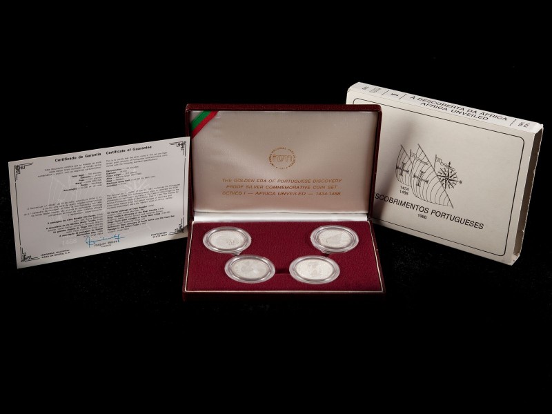 COLECÇÃO DE QUATRO MOEDAS EM PRATA DE (100 ESCUDOS)