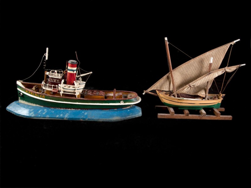 MODELO DE REBOCADOR E BARCO Á VELA 