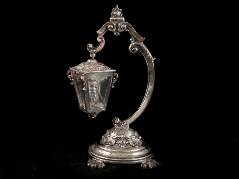 CANDEEIRO DE MESA “LANTERNA DE SUSPENSÃO”
