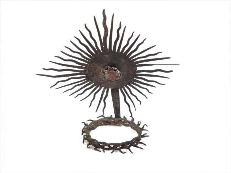 COROA DE ESPINHOS COM RESPLENDOR PARA CRISTO CRUCIFICADO