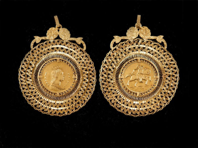 MEDALHÃO / PENDENTE COM MOEDA DE FANTASIA