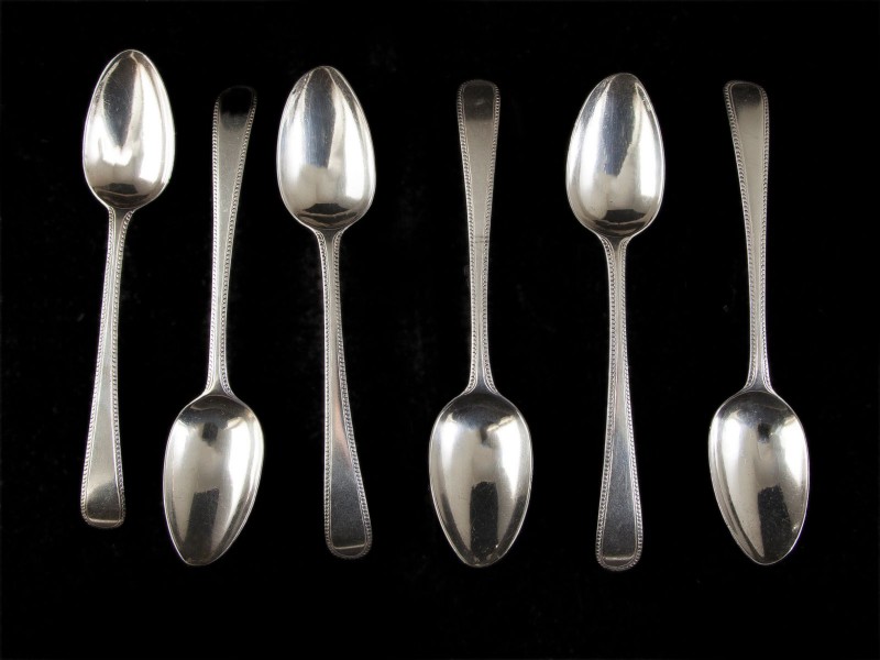 SEIS COLHERES DE SOPA