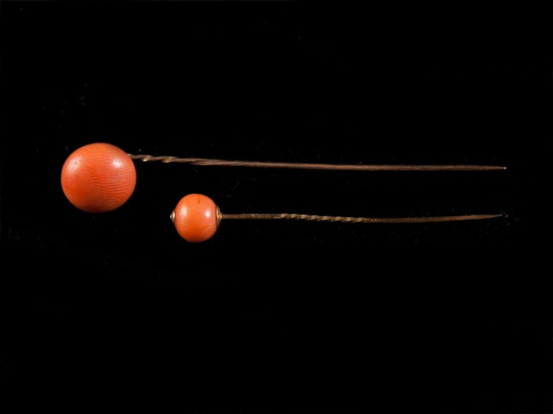 DOIS ALFINETES DE GRAVATA