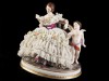FIGURA FEMININA COM PUTTI