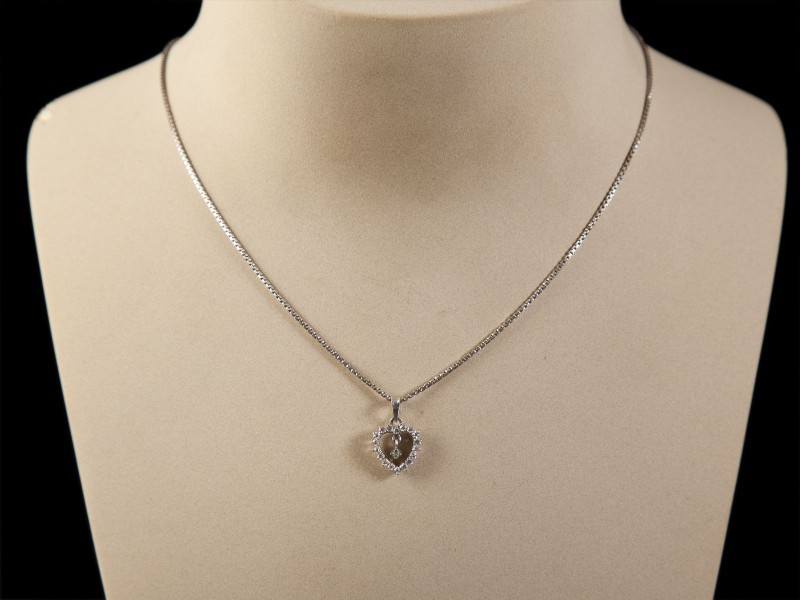 FIO DE SENHORA COM PENDENTE EM FORMA DE CORAÇÃO