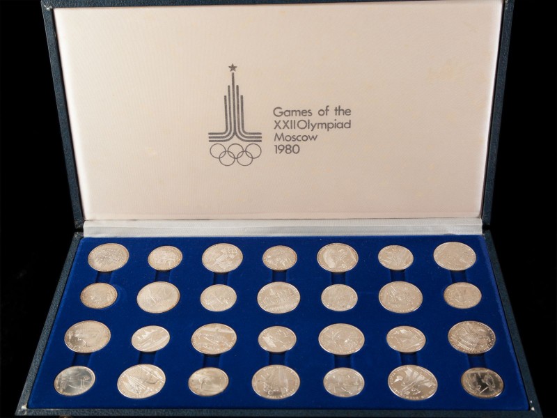 INTERESSANTE COLECÇÃO DE VINTE E OITO MOEDAS EM PRATA