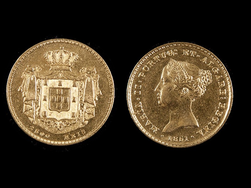 MOEDA EM OURO - D. MARIA II (1834-1853)