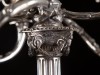 PAR DE CANDELABROS DE CINCO LUMES COM BRASÃO DE ARMAS DA FAMÍLIA PINTO COELHO
