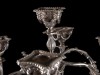 PAR DE CANDELABROS DE CINCO LUMES COM BRASÃO DE ARMAS DA FAMÍLIA PINTO COELHO