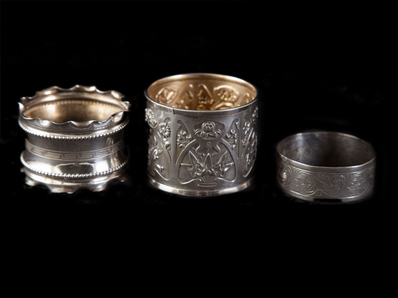 TRÊS ARGOLAS DE GUARDANAPO