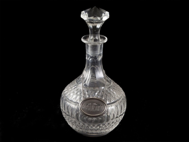 DECANTER COM PLACA EM PRATA “MADEIRA”