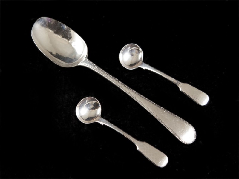 COLHER DE SOPA E DUAS COLHERES DE AÇUCAREIRO