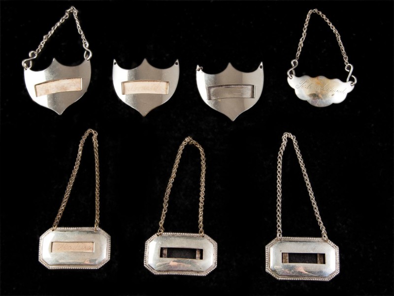 COLECÇÃO DE PLACAS DE SUSPENSÃO PARA DECANTERS
