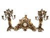IMPONENTE GUARNITURE ● RELÓGIO DE LAREIRA E PAR DE CANDELABROS DE SEIS VELAS CADA