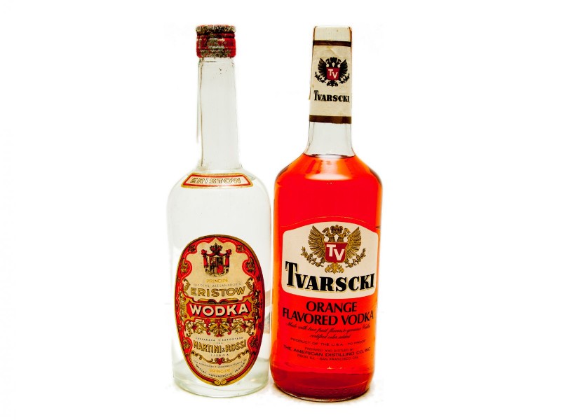 DUAS GARRAFAS DE VODKA