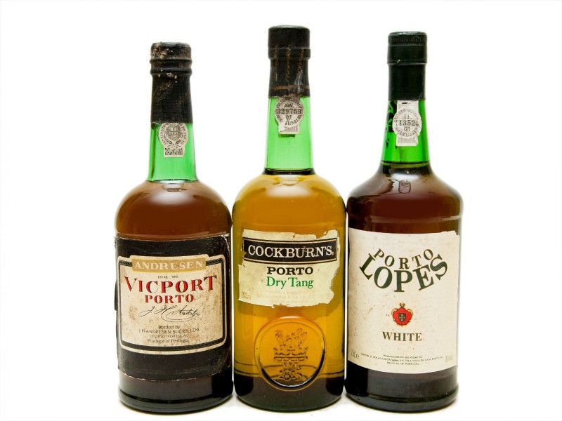 TRÊS GARRAFAS DE VINHO DO PORTO