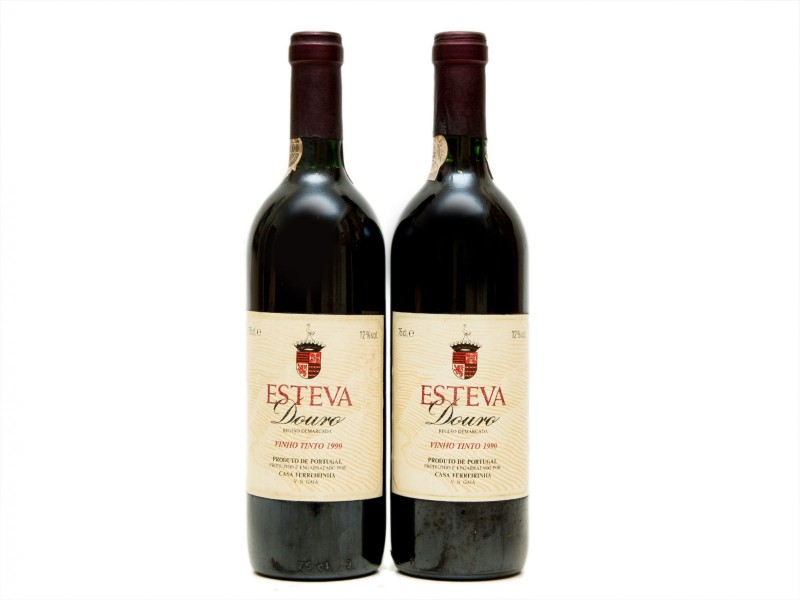 DUAS GARRAFAS DE VINHO TINTO DE MESA DO DOURO