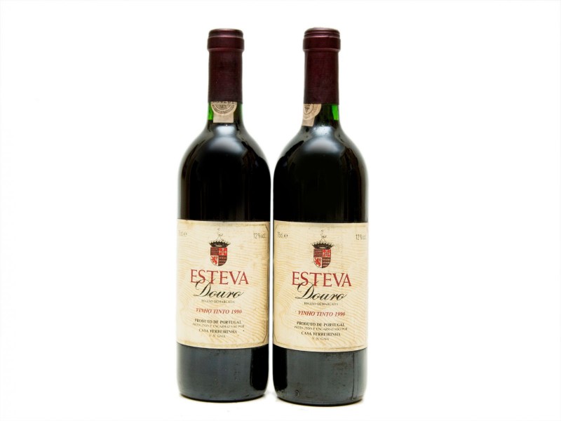 DUAS GARRAFAS DE VINHO TINTO DE MESA DO DOURO