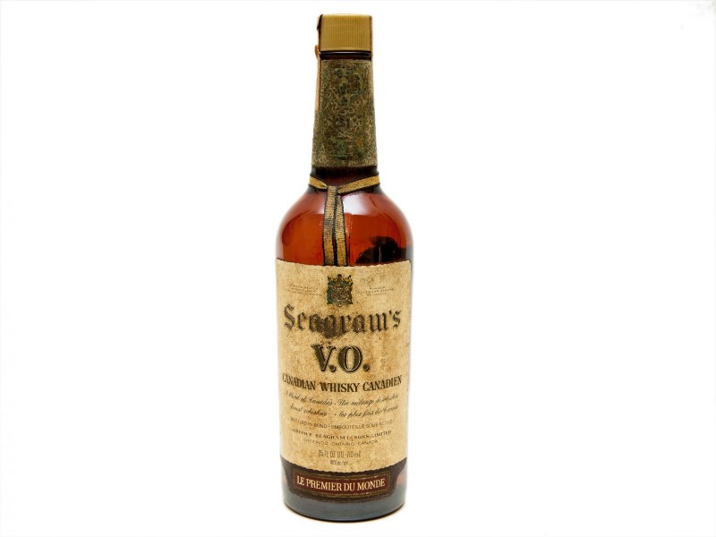 GARRAFA DE WHISKY CANADIANO