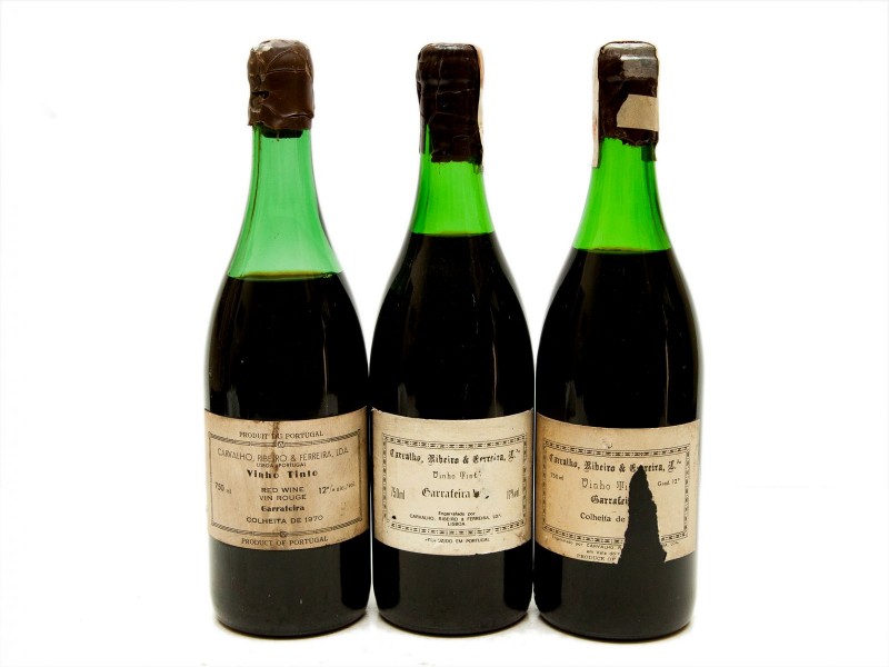 TRÊS GARRAFAS DE VINHO TINTO DE MESA