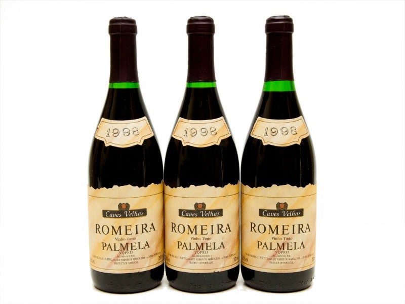 TRÊS GARRAFAS DE VINHO TINTO DE MESA DE PALMELA