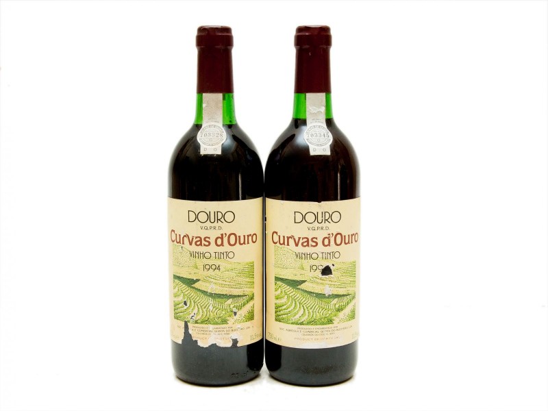 DUAS GARRAFAS DE VINHO TINTO DE MESA DO DOURO