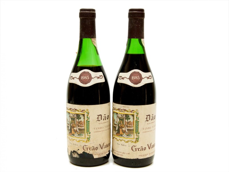 DUAS GARRAFAS DE VINHO TINTO DE MESA DO DÃO