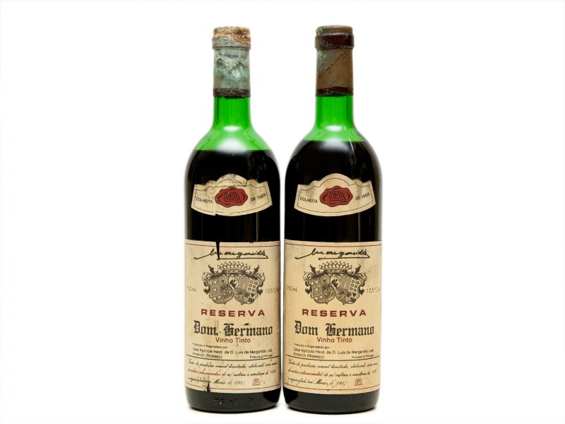DUAS GARRAFAS DE VINHO TINTO DE MESA DO RIBATEJO