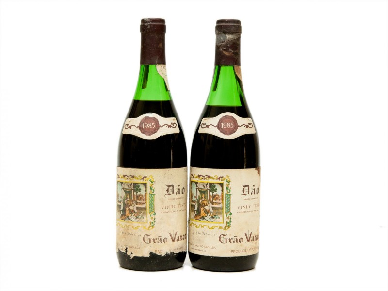 DUAS GARRAFAS DE VINHO TINTO DE MESA DO DÃO