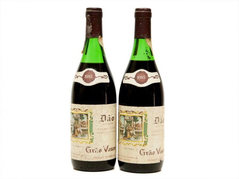 DUAS GARRAFAS DE VINHO TINTO DE MESA DO DÃO
