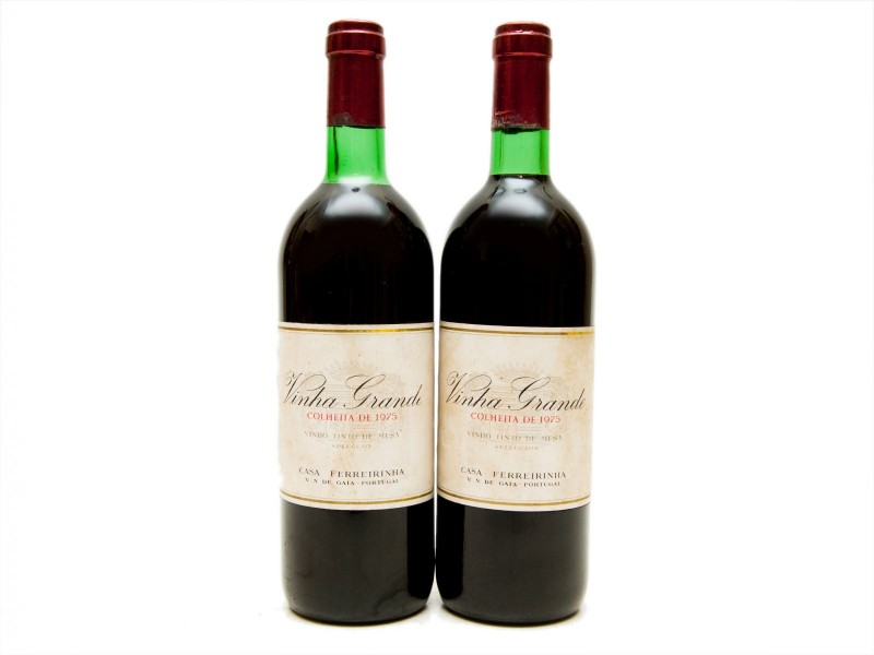 DUAS GARRAFAS DE VINHO TINTO DE MESA DO DOURO