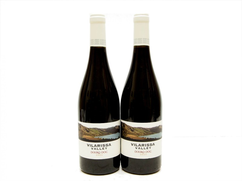DUAS GARRAFAS DE VINHO TINTO DE MESA DO DOURO
