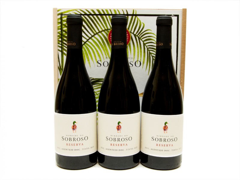 TRÊS GARRAFAS DE VINHO TINTO DE MESA DO ALENTEJO