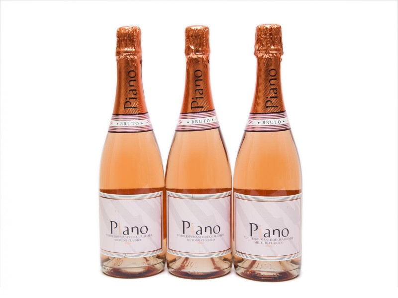 TRÊS GARRAFAS DE VINHO ESPUMANTE ROSÉ