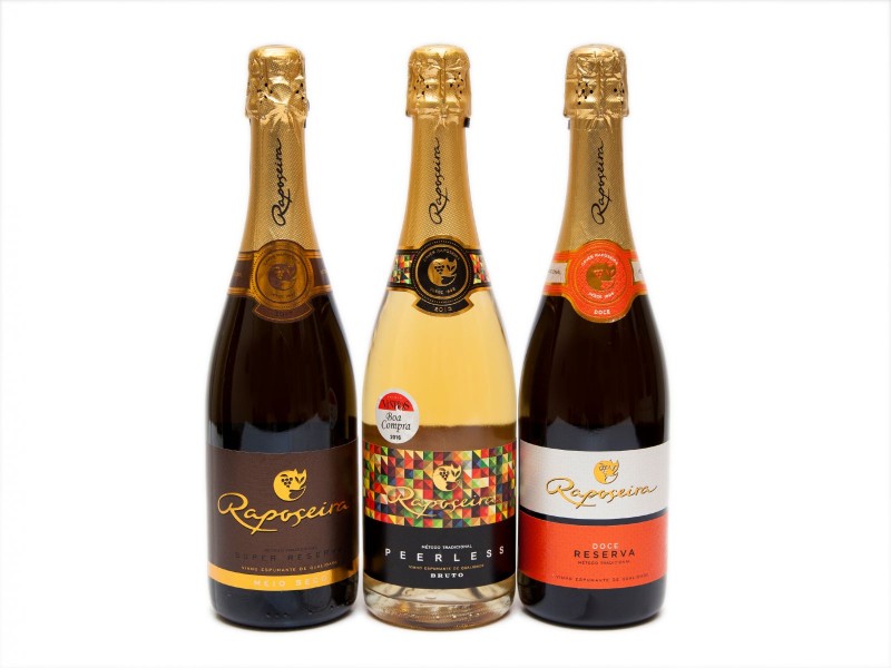 TRÊS GARRAFAS DE VINHO ESPUMANTE