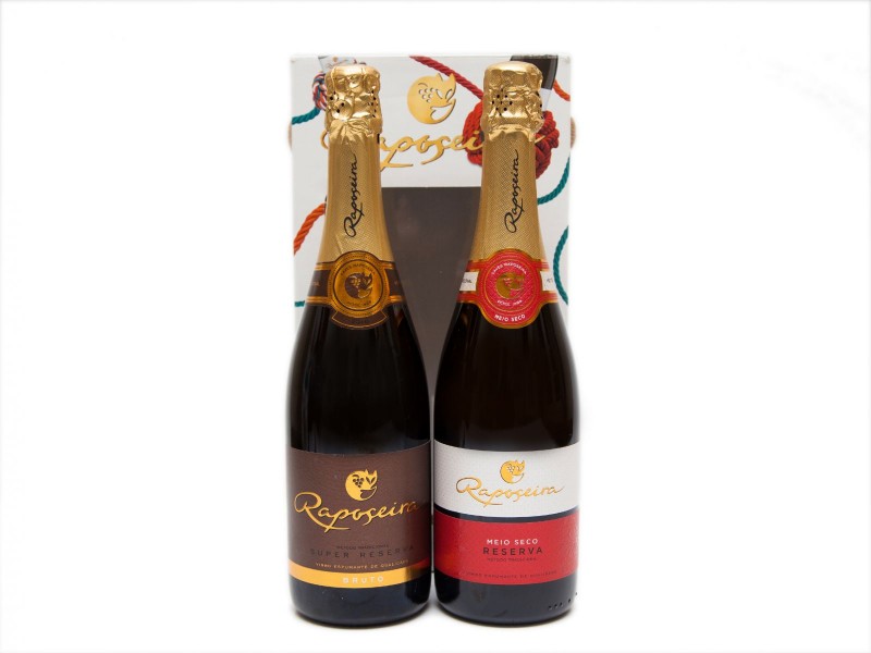 DUAS GARRAFAS DE VINHO ESPUMANTE