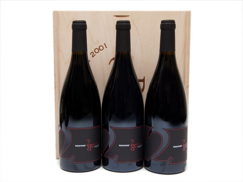 TRÊS GARRAFAS DE VINHO TINTO DE MESA DO DOURO